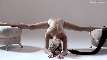 Teen russian gymnast showed her hairy pussy in stretching